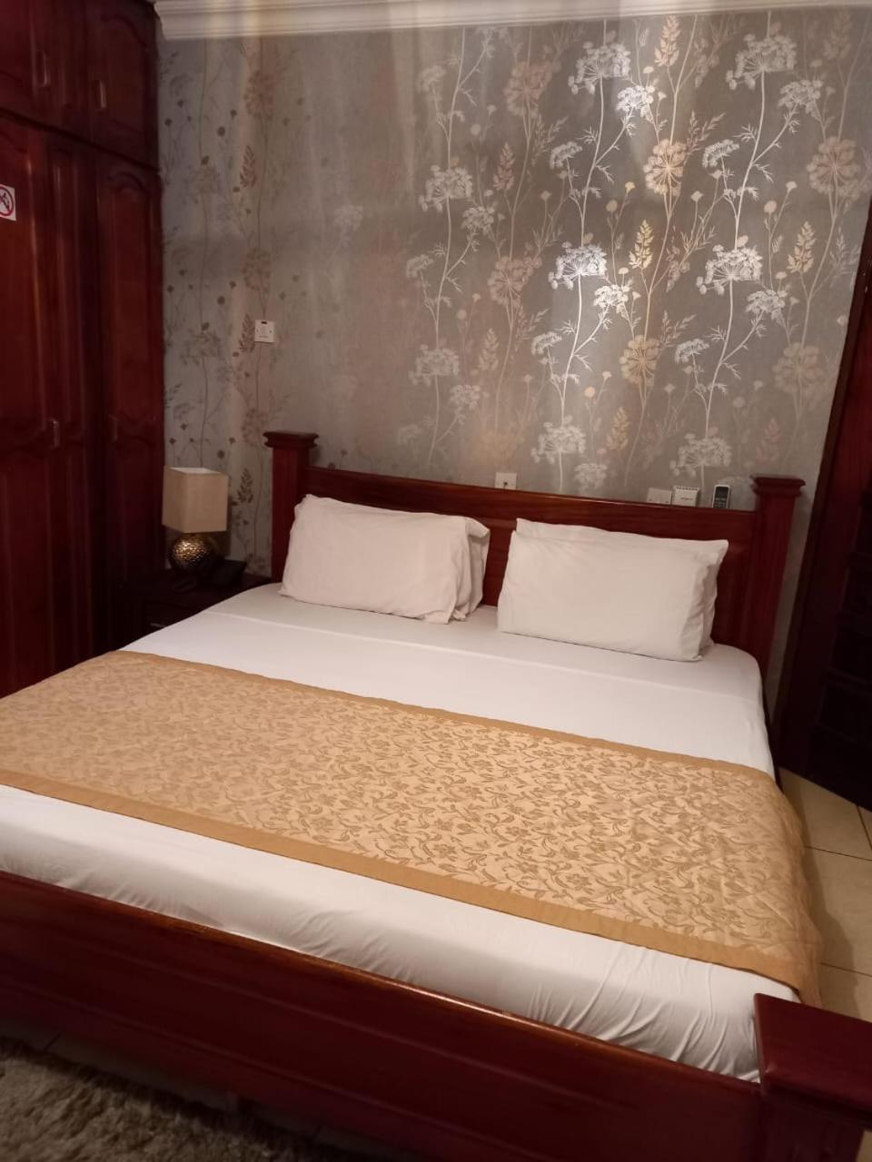 Benconi Lodge Аккра Екстер'єр фото