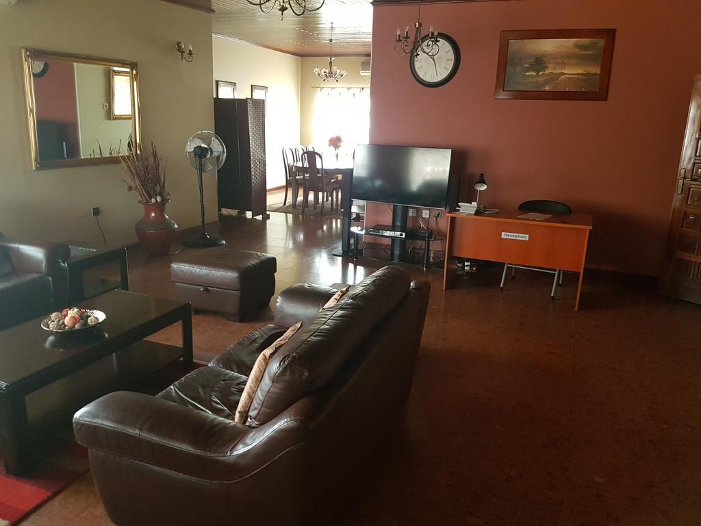 Benconi Lodge Аккра Екстер'єр фото